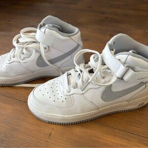 Youth Nike Air - Air Force 1- Size:6Y